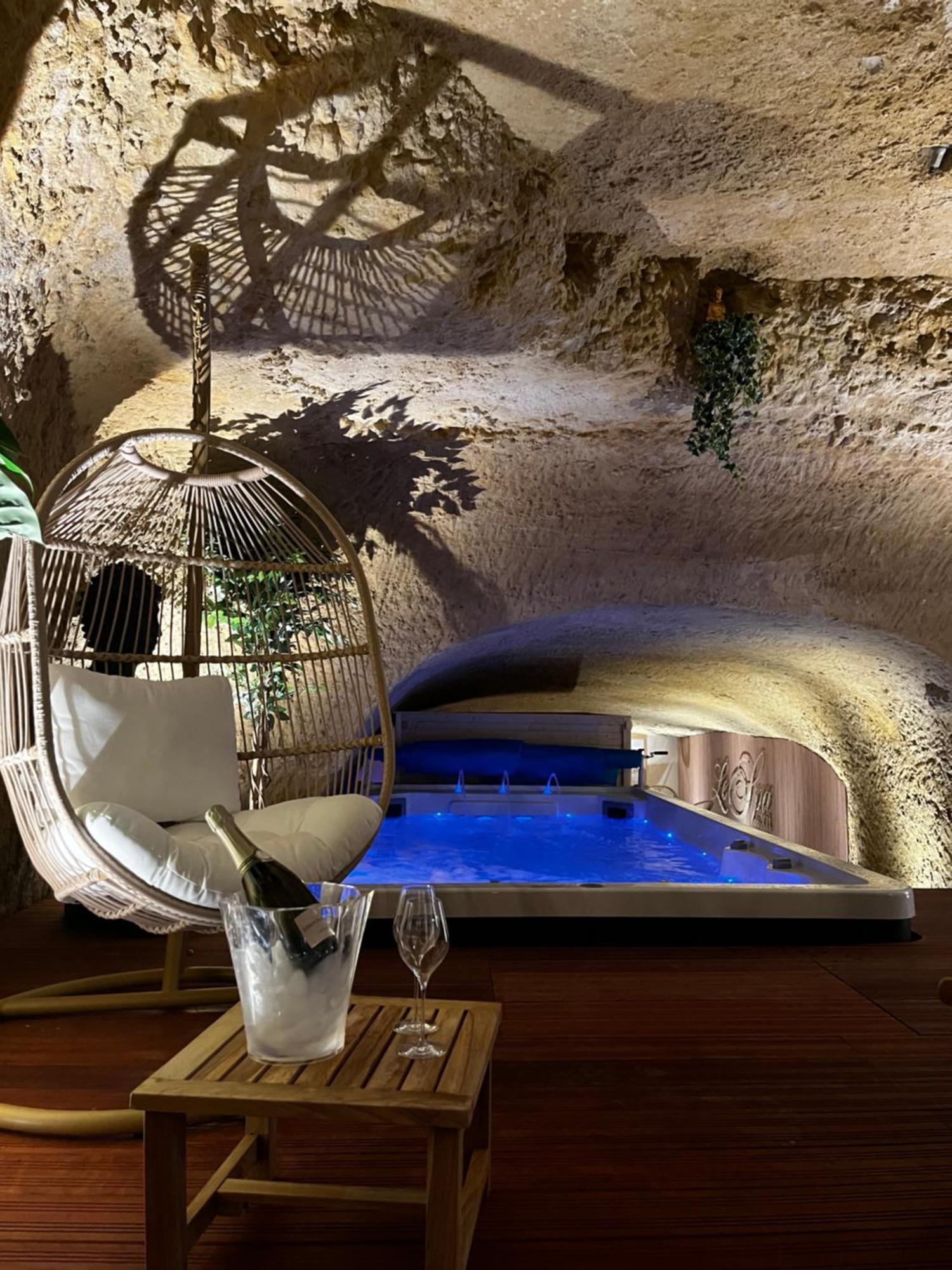 Hotel-restaurant-chambre Insolite - Le Xii De Luynes 3*